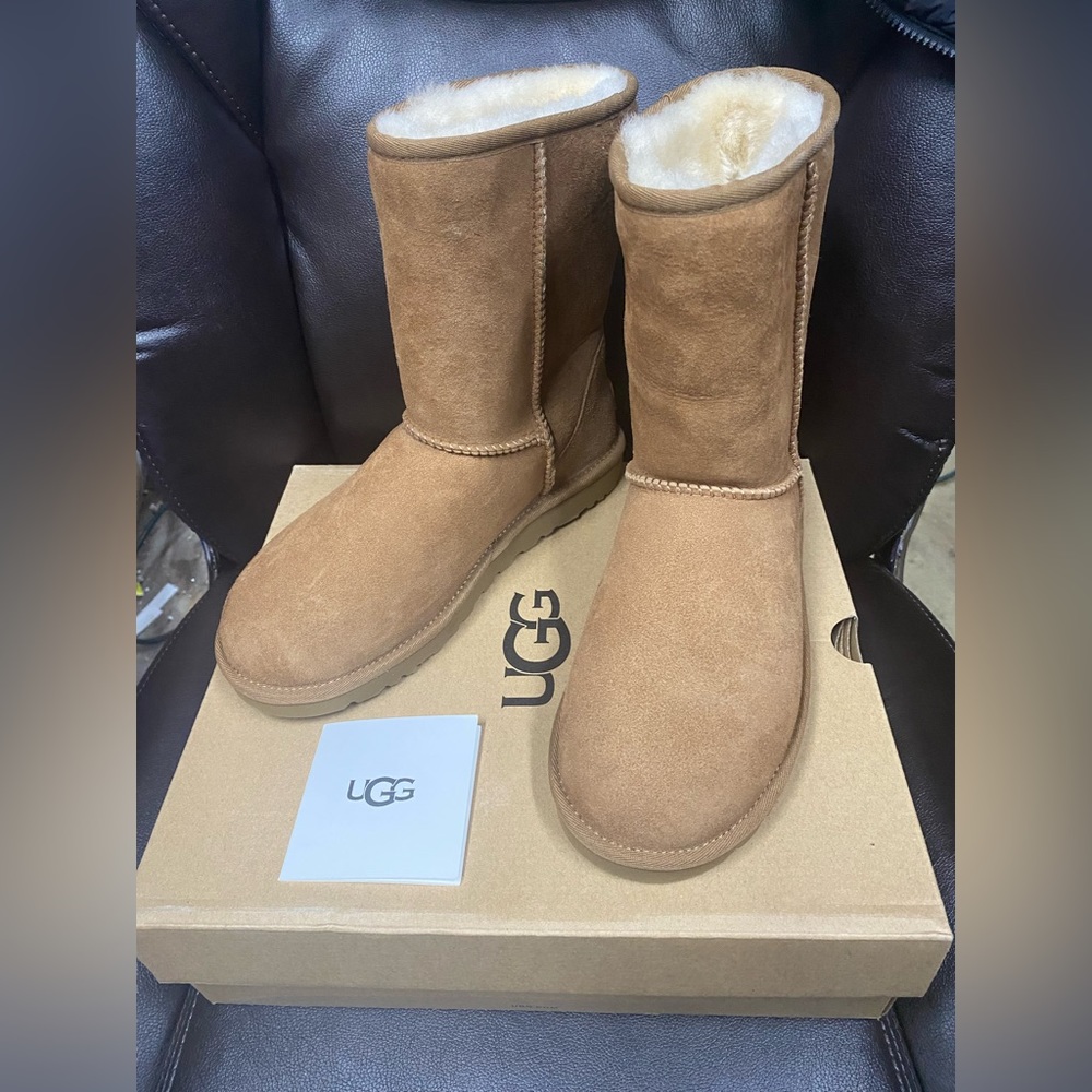 UGG W classic short II